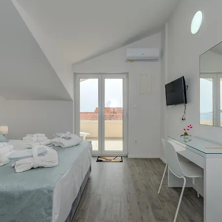 Ivan Apartman *